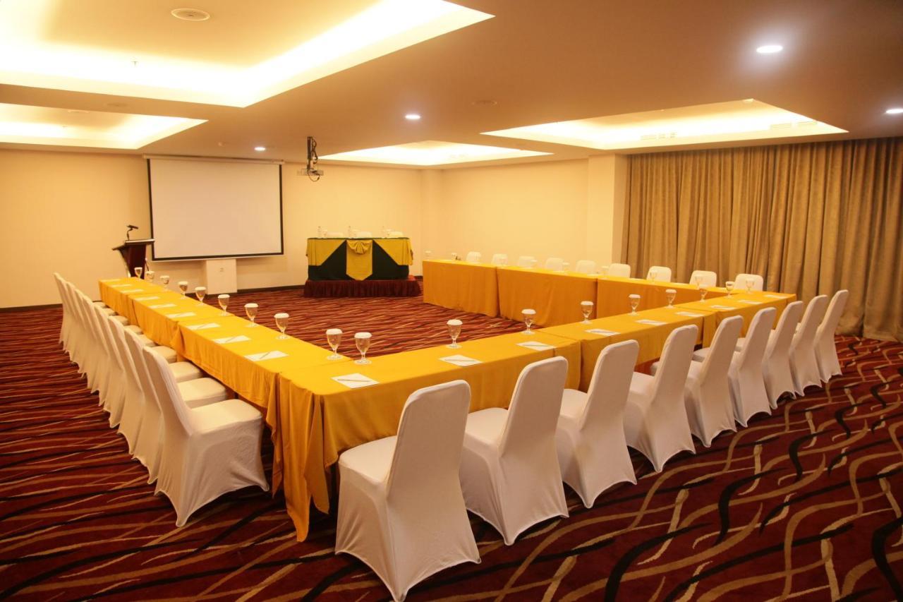 Winstar Hotel Pekanbaru Exterior photo